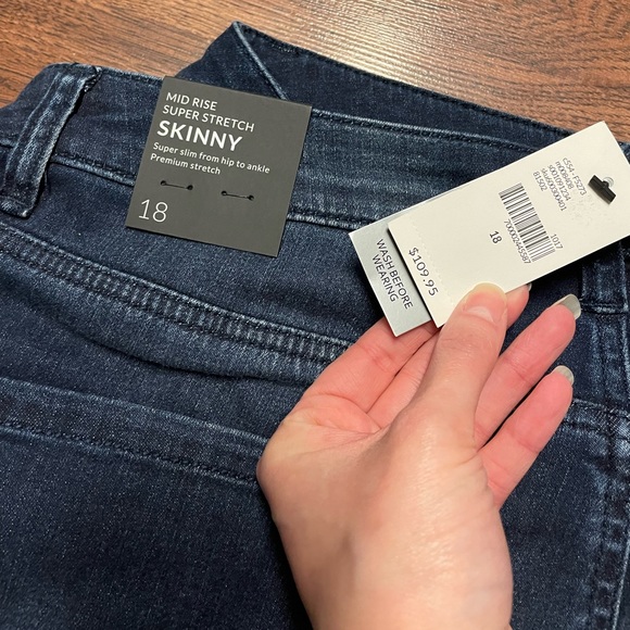 BRAND NEW lane Bryant mid rise super stretch skinny jean size 18 - Picture 2 of 2